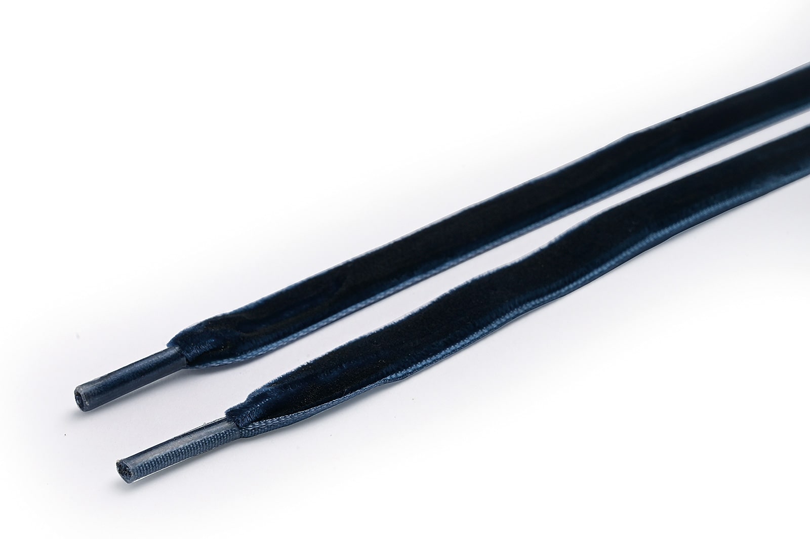 Flacher Samtsenkel – eleganter Look