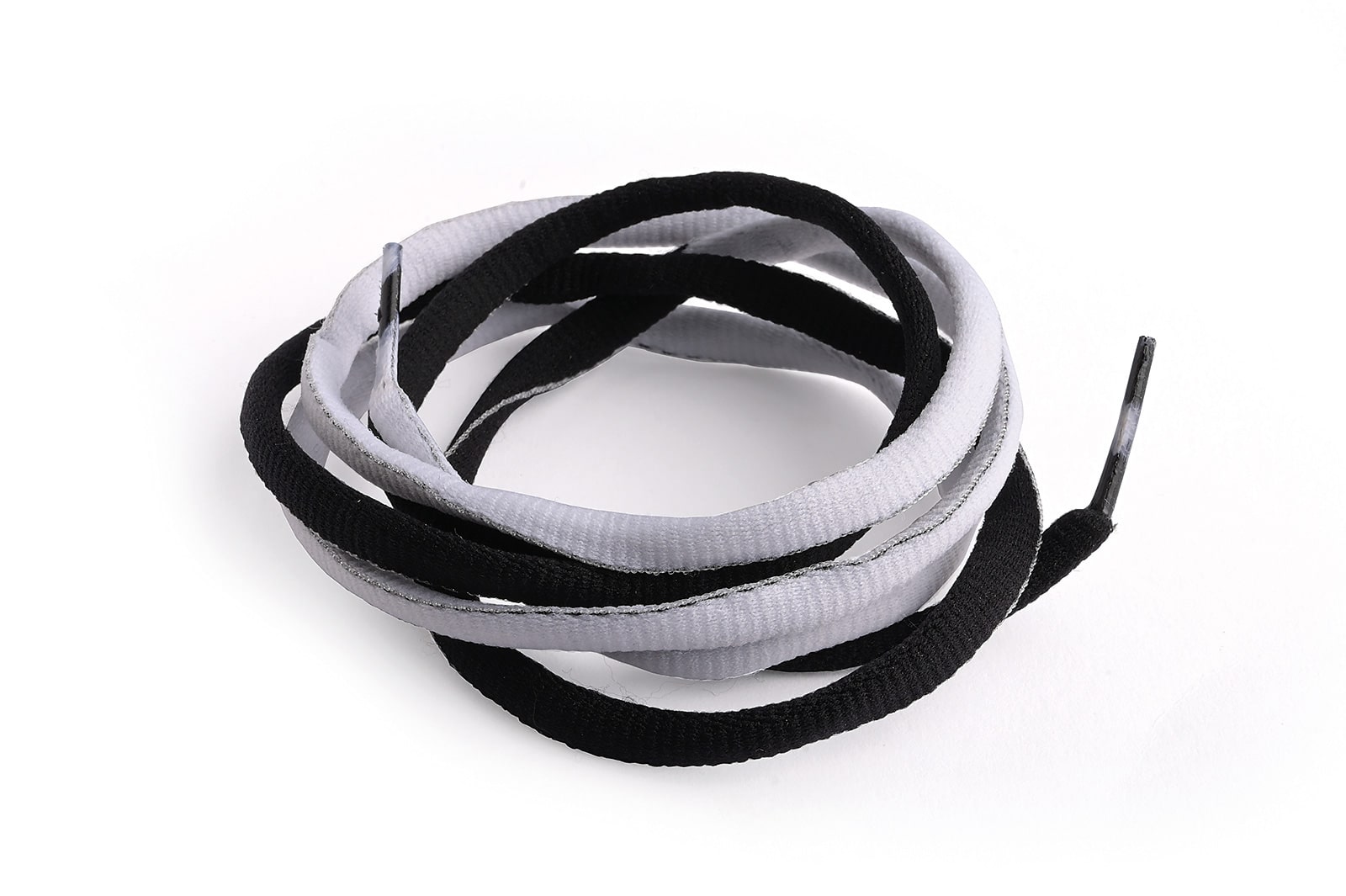 Joy! Zweifarbige Sneaker Schnürsenkel